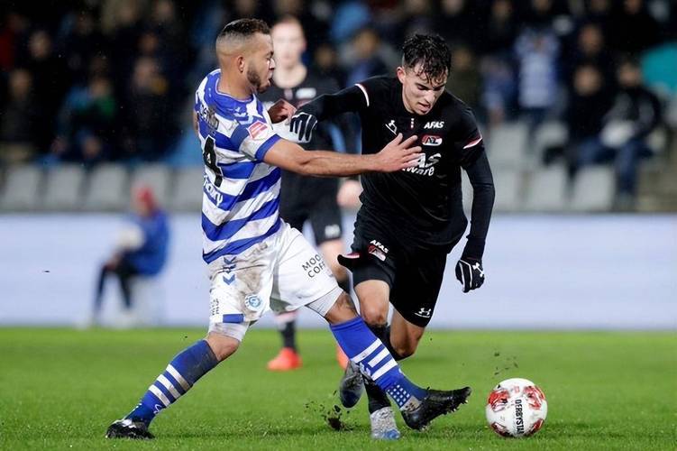 mk体育官网关于赛前荷甲焦点战；费城76人防线松动；震撼外界；心理建设被强调的信息