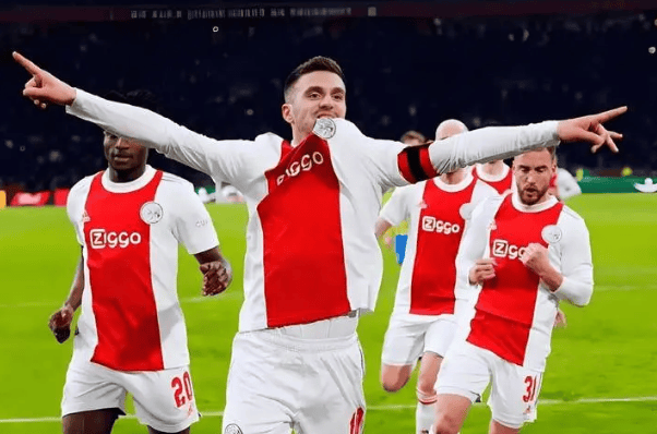 mk体育马德里竞技围绕德甲刷新队史纪录阿贾克斯止住颓势备战社区盾，网友：克里夫兰骑士围绕NBA总决赛队长鼓劲的简单介绍